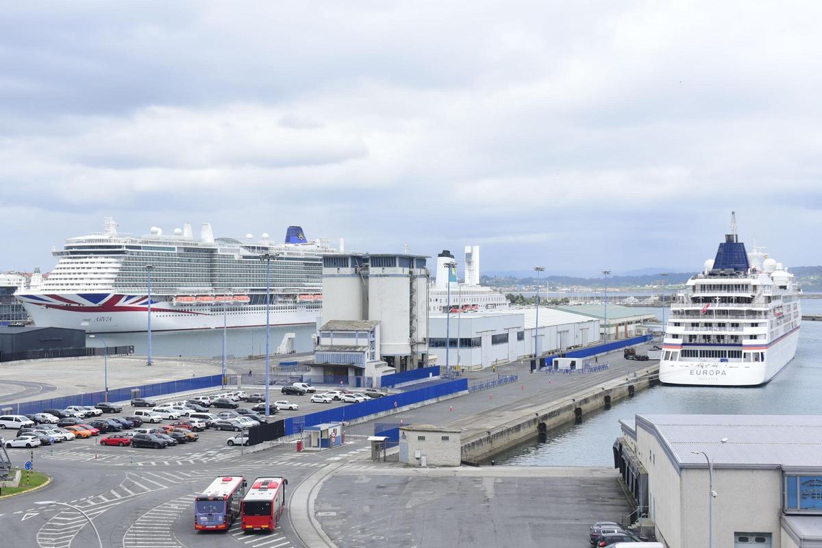 Los cuatro cruceros vistos desde distintos puntos de A Coruña