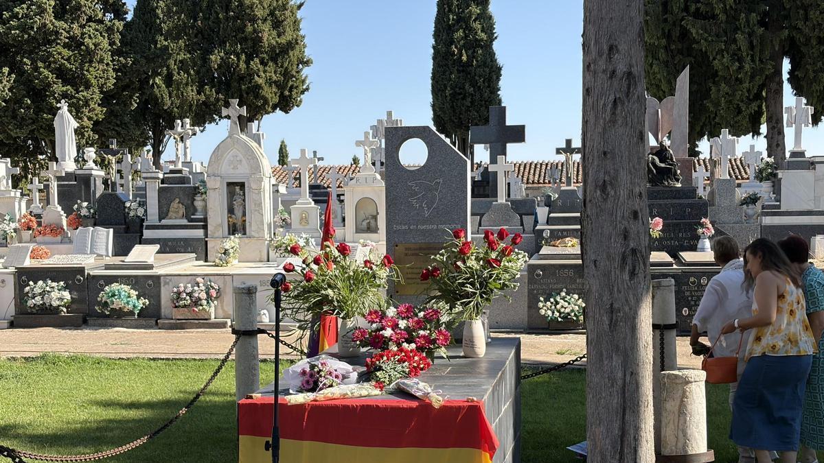 Mausoleo en memoria a los fusilados en Mérida.