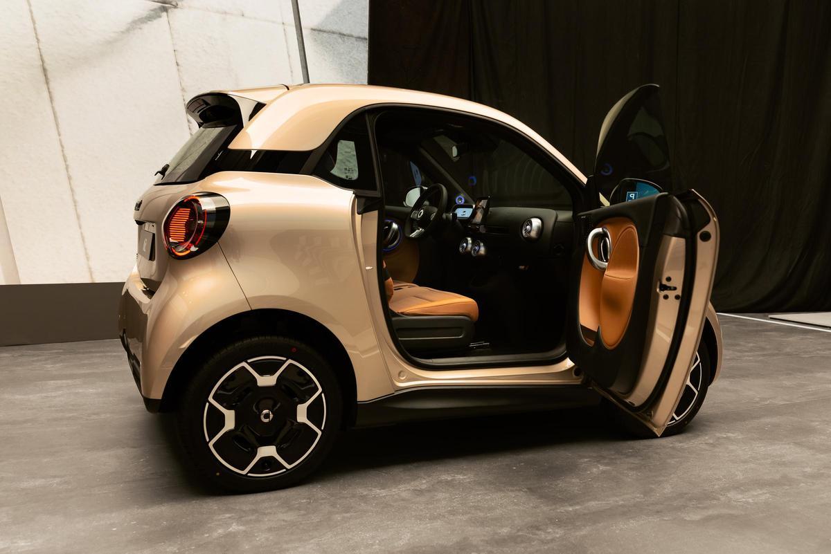 El almacenamiento eléctrico corre a cargo de una batería de LFP de 35,8 kWh de capacidad, orientada a lograr una autonomía de hasta 290 km en ciclo combinado WLTP
