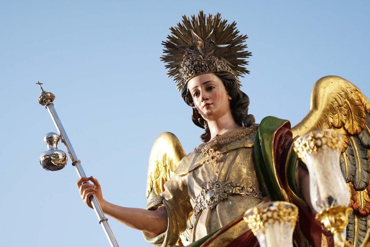 Una procesión con tres pasos para el aniversario del Sagrado Corazón