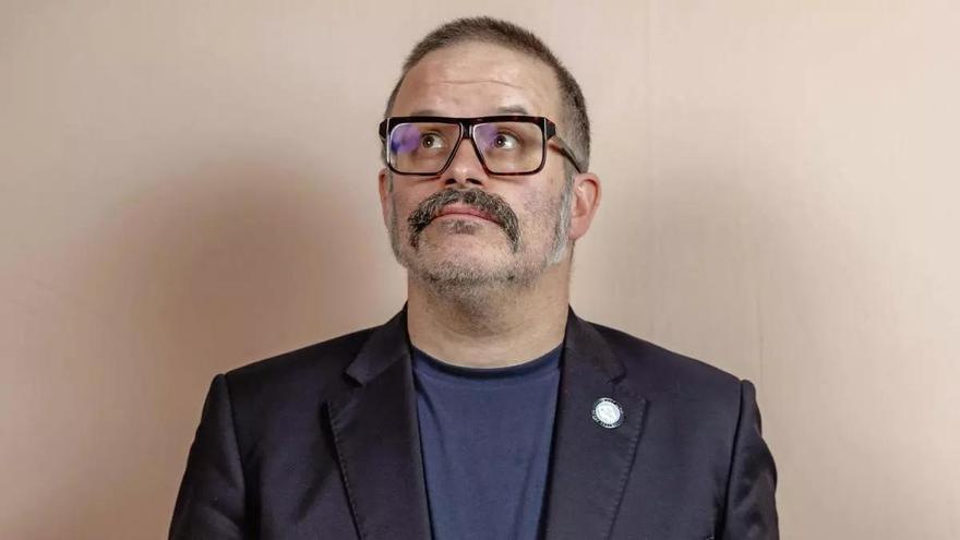 «Els famosos són com déus, però amb febleses humanes»
