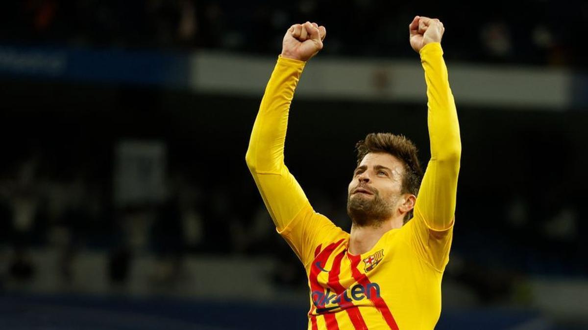 Gerard Piqué celebra la victoria en el clásico.