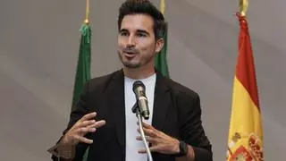 El escritor Javier Castillo, 'Egresado de Honor' de la Facultad de Marketing y Gestión de la UMA