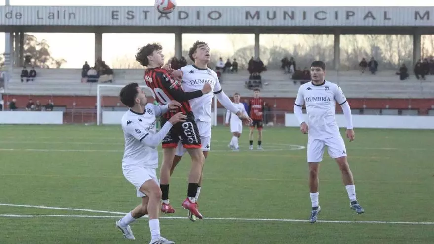 Un tanto de Eloy permite al Lalín alargar su buena racha