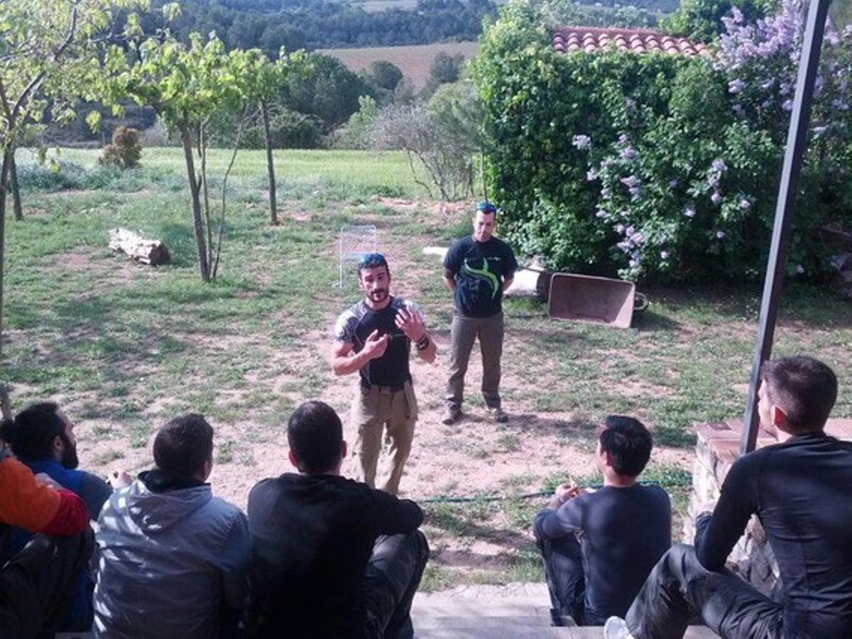 David Vico, en un dels cursos de supervivència diària.