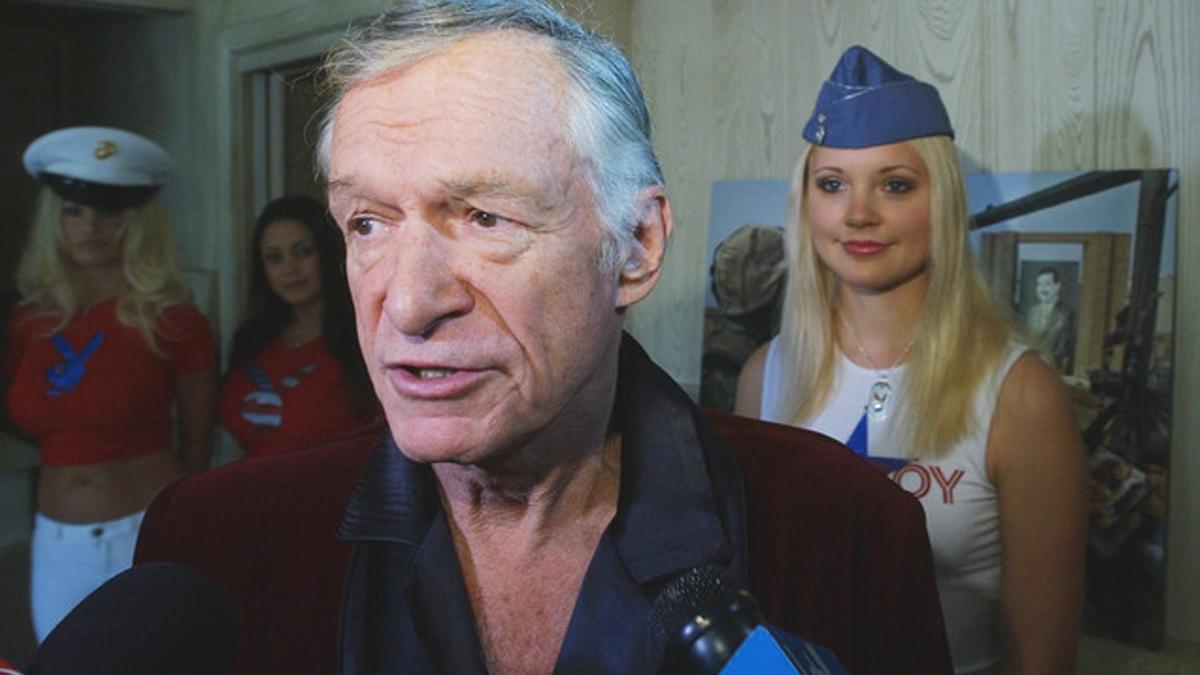 El fundador del grupo Playboy, Hugh Hefner, habla con los medios en una imagen de archivo.