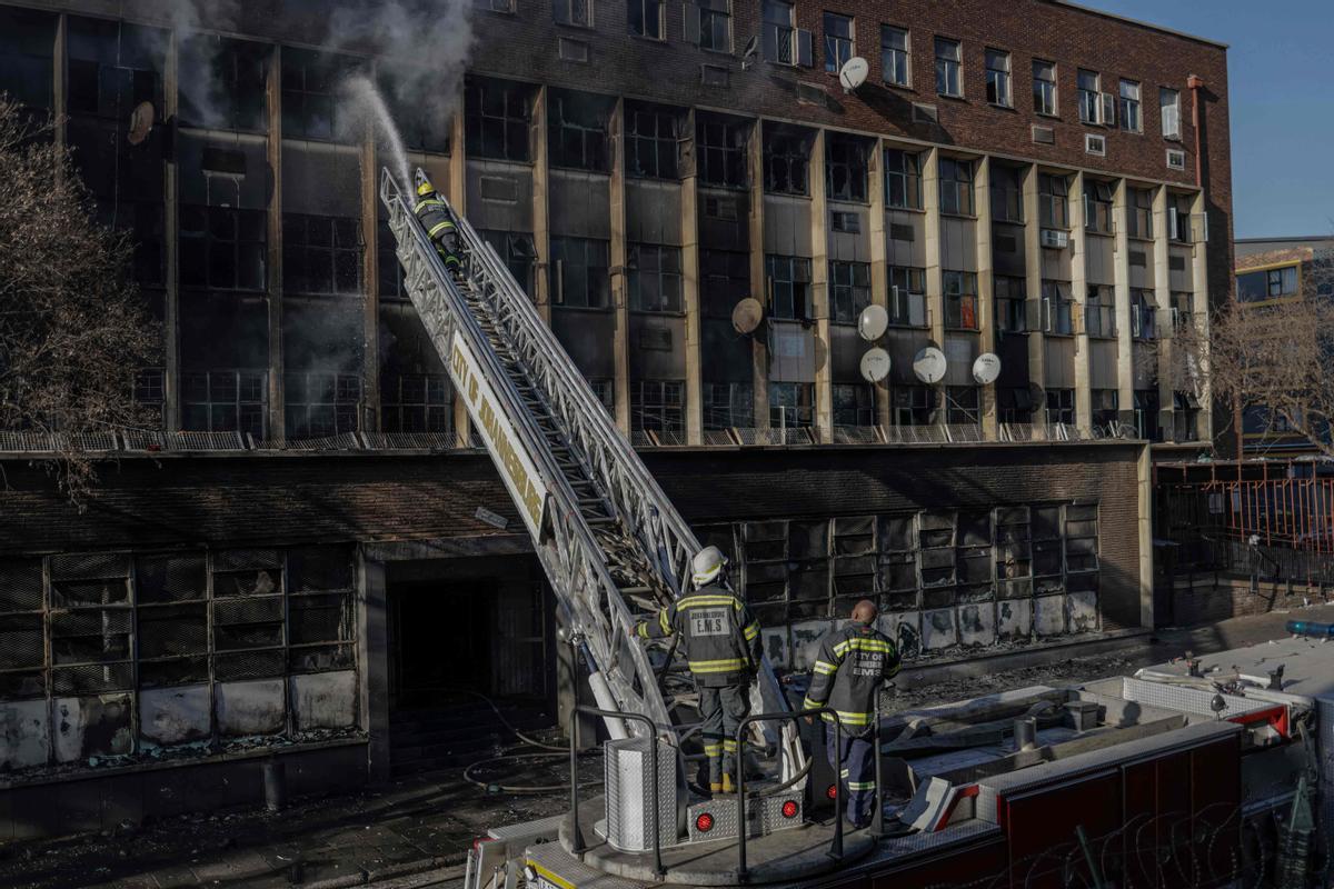 Incendio mortal en un edificio de Johannesburgo