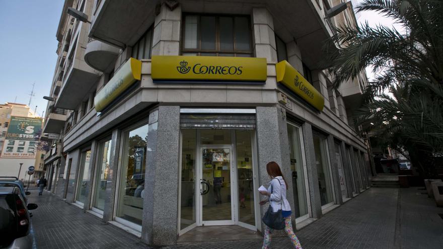 Un sindicado destapa que Correos acumula en Elche 5.000 notificaciones sin repartir