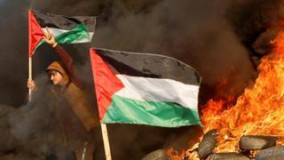 El Gobierno británico advierte de que ondear la bandera palestina puede ser un delito