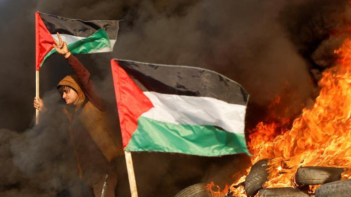 El Gobierno británico advierte de que ondear la bandera palestina puede ser  un delito - El Periódico