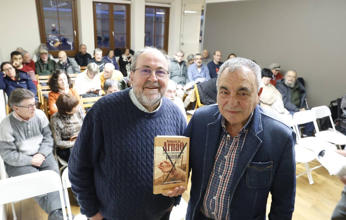 Fernando García presenta su libro "Memoria de Arnao" | ÁNGEL GONZÁLEZ