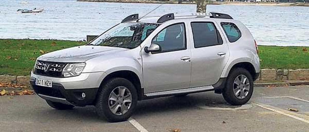 Con la función &quot;Auto&quot;, el Dacia Duster elige la tracción según la superficie por donde rueda. // FDV