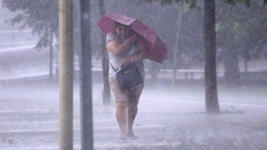 Girona, en risc per fortes pluges i tempestes demà