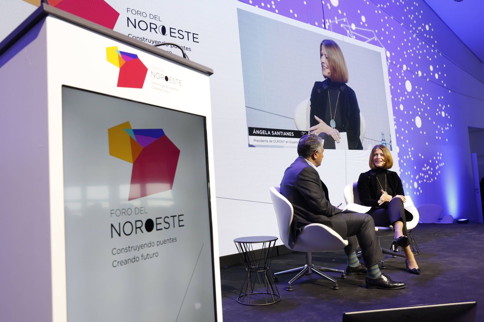 Juan Carlos Lozano, de Prensa Ibérica, entrevista a Ángela Santianes, presidenta de DuPont en España y Portugal para hablar sobre ‘El nororeste en clave industrial’