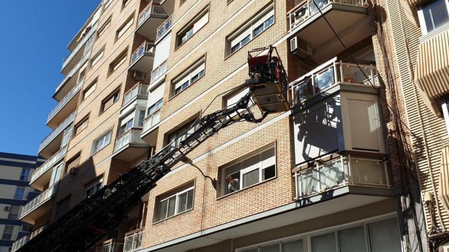 Un momento de la operación de rescate de la mujer.