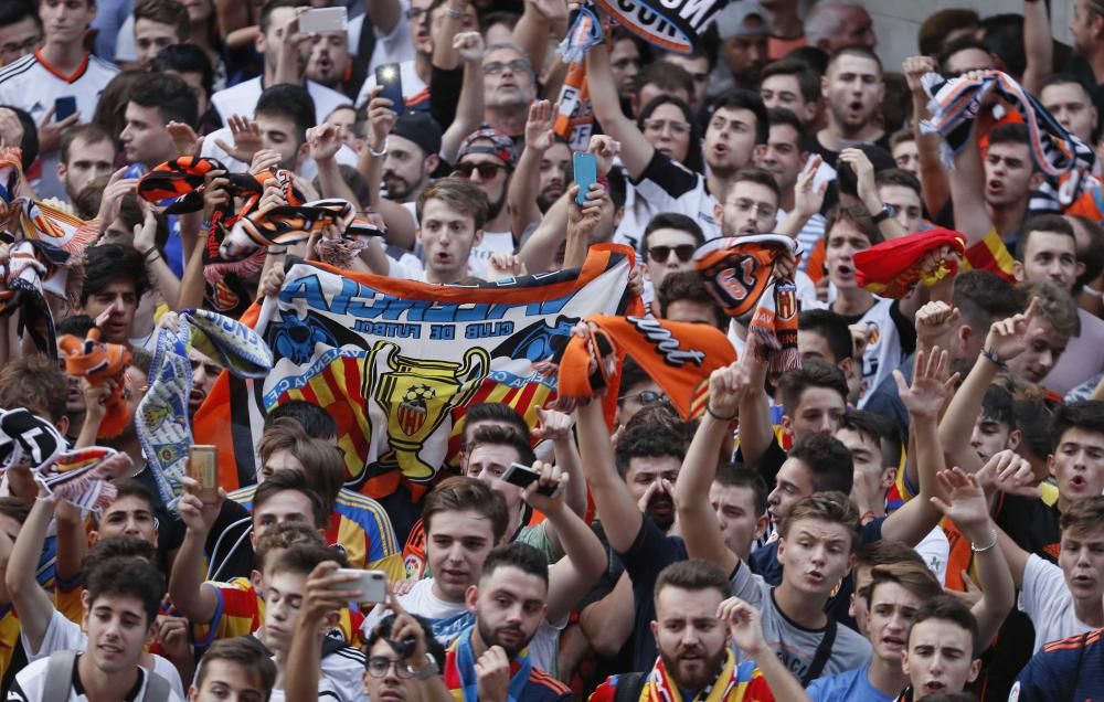 Así ha recibido la afición al Valencia en Mestalla