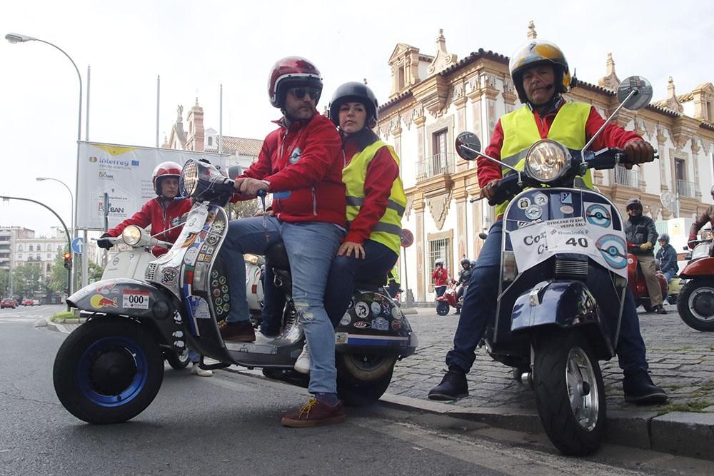 Un enjambre de Vespas toma Córdoba