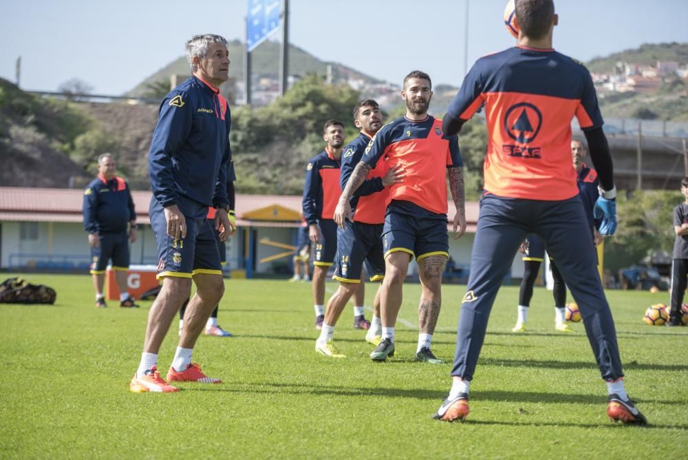 Entrenamiento UD Las Palmas en Barranco Seco ...