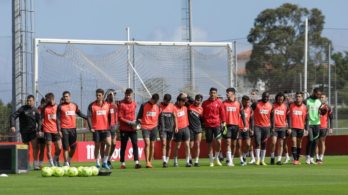 Los jugadores del Sporting, durante el entrenamiento de ayer.