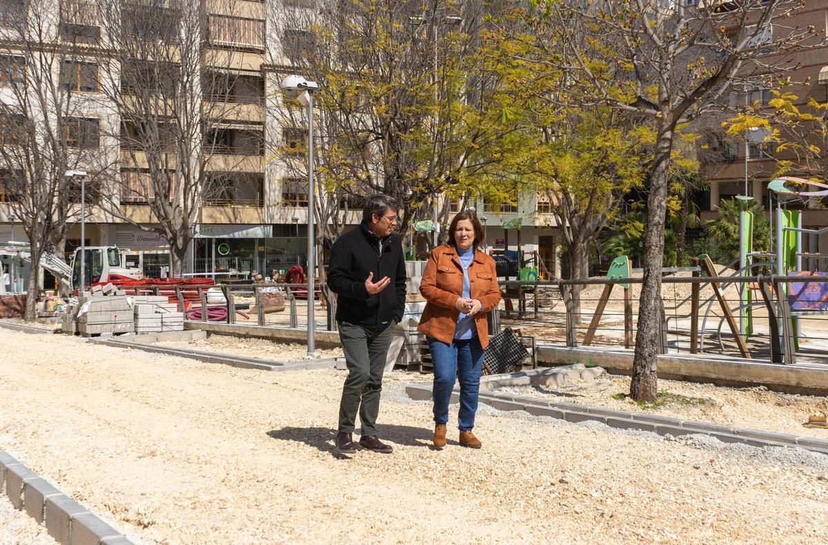 Rodríguez y Gandia en la visita a las obras del Parc Mestre Ferrero de Ontinyent.