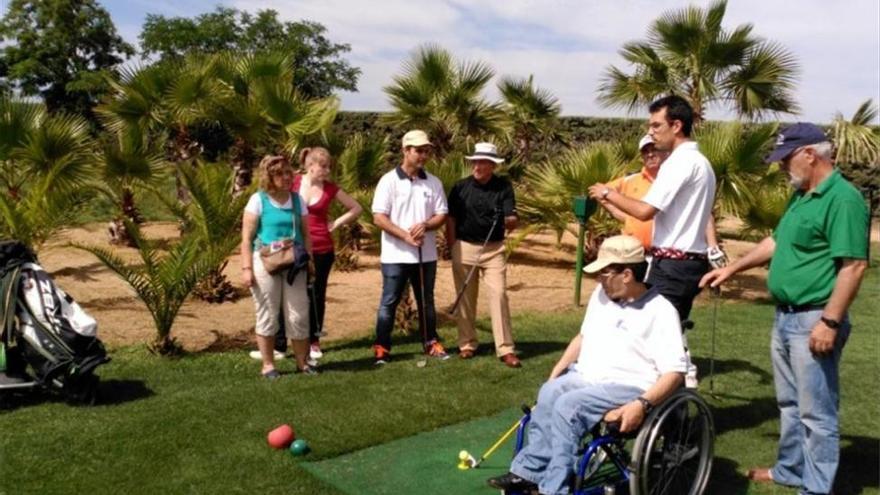 Los campos de golf extremeños dan trabajo a 130 personas