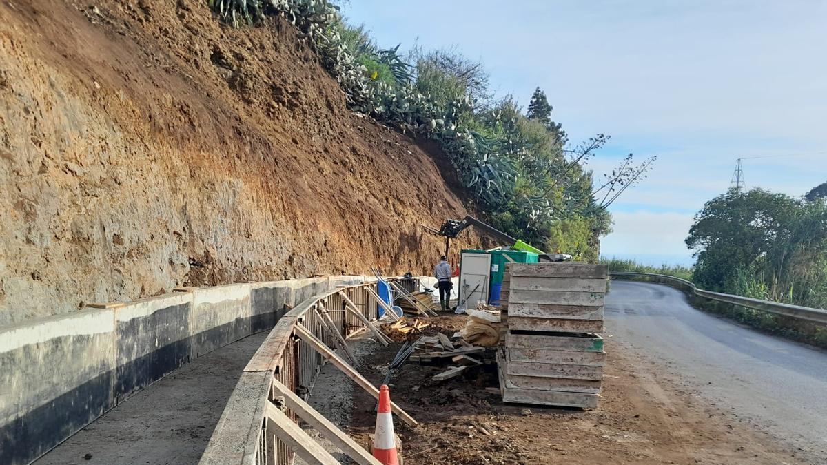 Obras en la carretera de Arbejales, en Teror.