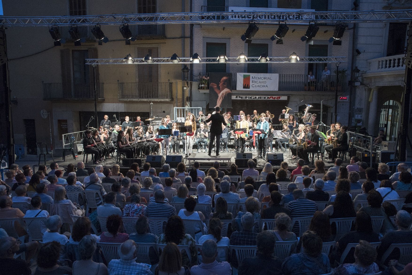 El concert de Patum fa vibrar d'emoció una plaça de Sant Pere plena