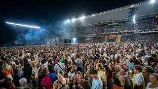 Los fans de Oques Grasses se despiden del grupo en su primer concierto en el Estadi: "Podemos estar orgullosos de la música catalana"