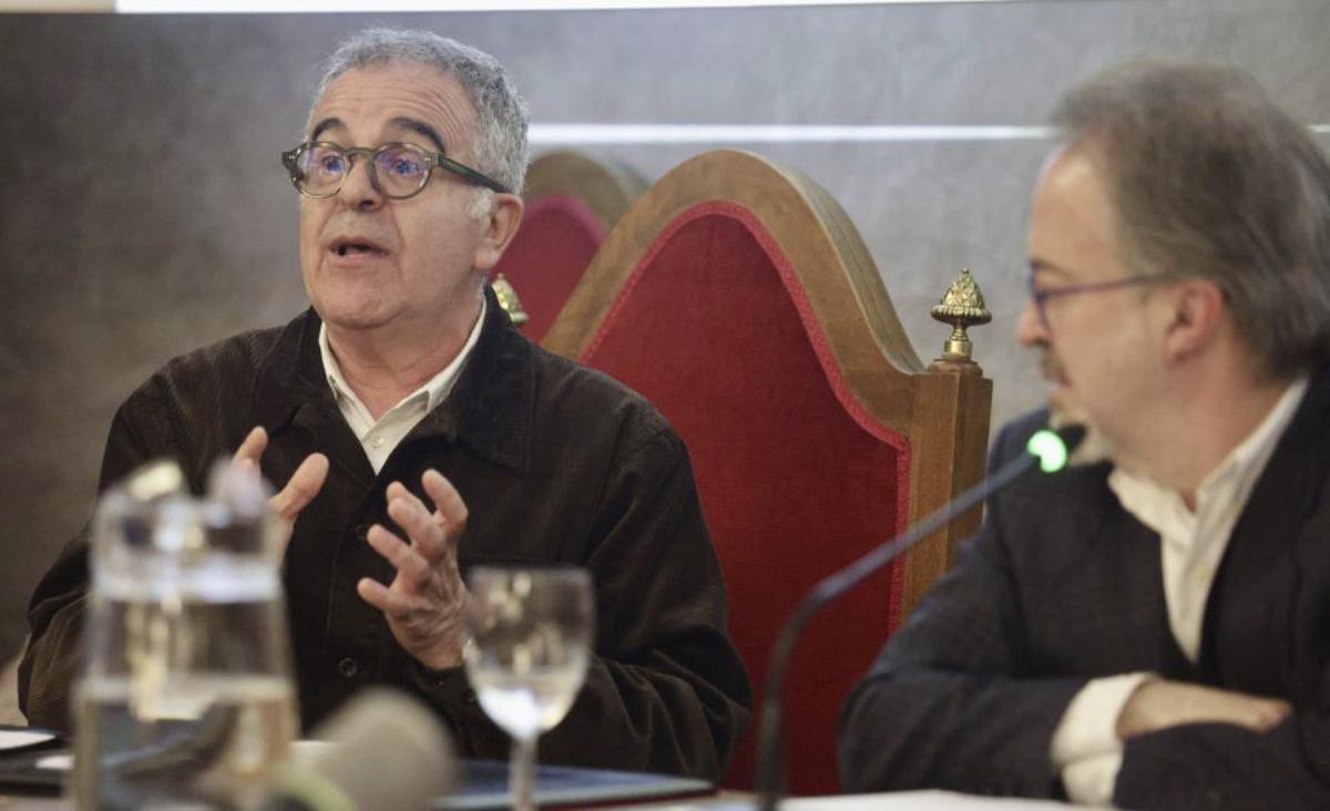 Saturnino Noval con Luis Feás, ayer en el RIDEA. | IRMA COLLÍN