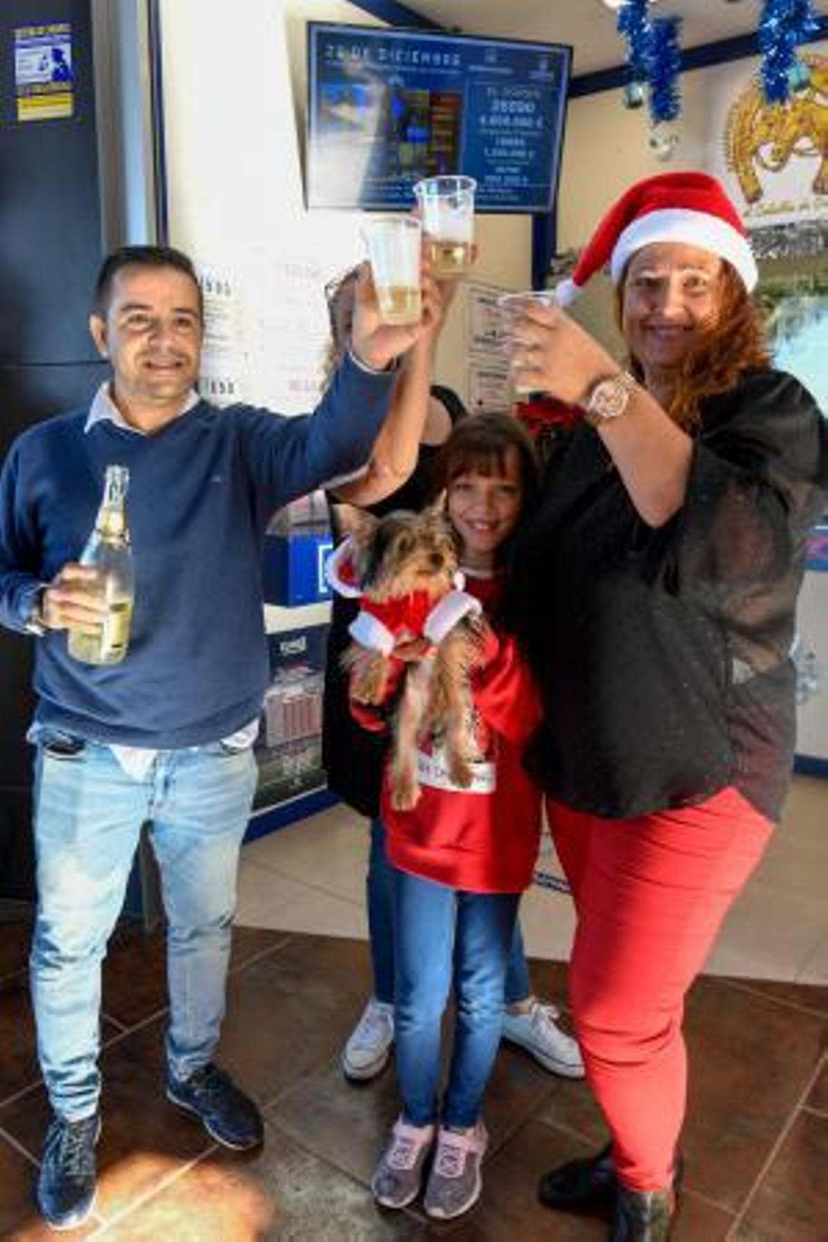 22-12-19  GRAN CANARIA. ZONA SUR. SAN BARTOLOME DE TIRAJANA. Seguimiento de la Loteria de Navidad en la Zona Sur, en la foto la Administracion de Loteria del Centro Comercial El Tablero que dio un 5º Premio. Fotos: Juan Castro.  | 22/12/2019 | Fotógrafo: Juan Carlos Castro