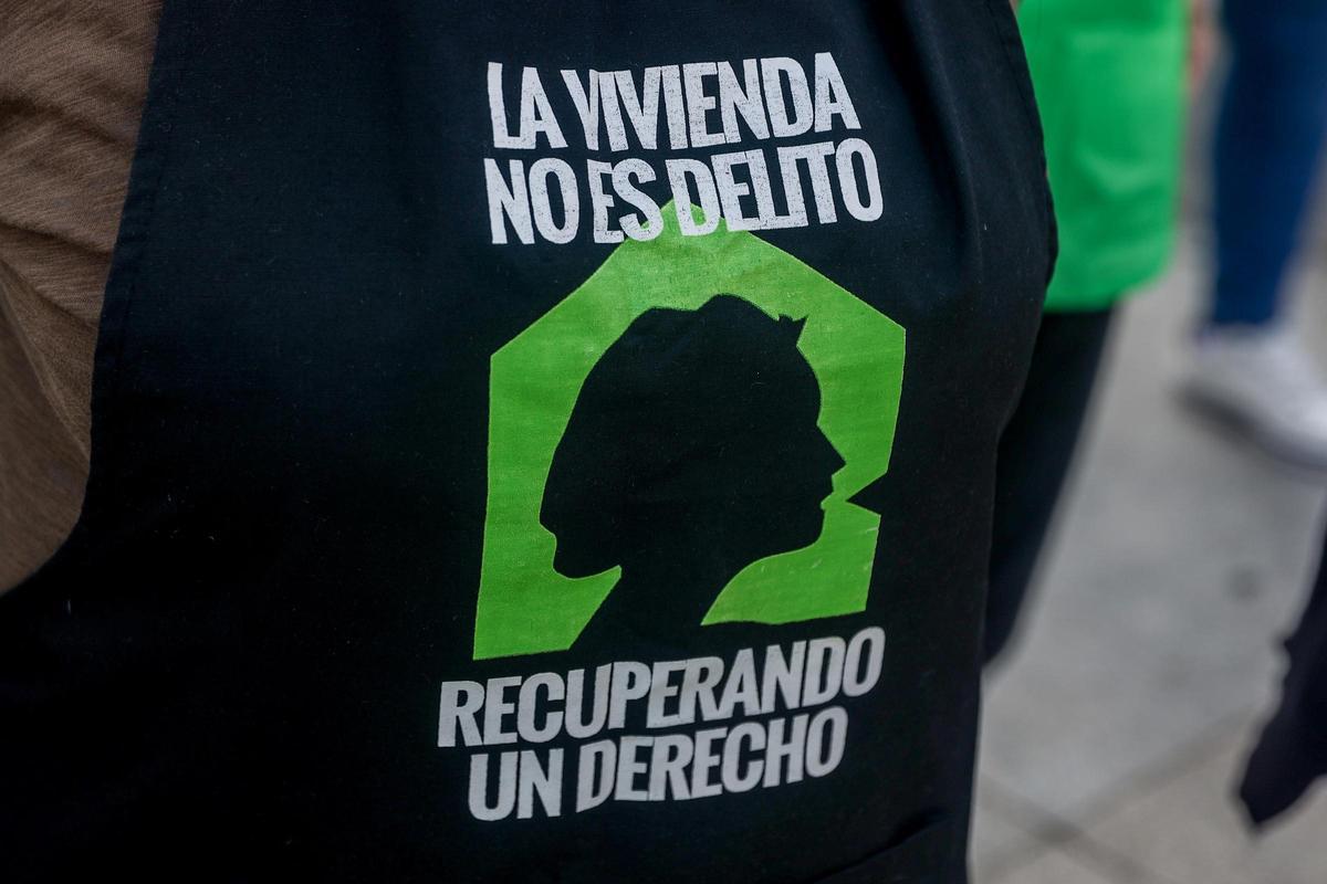 Camiseta por el derecho a una vivienda digna.