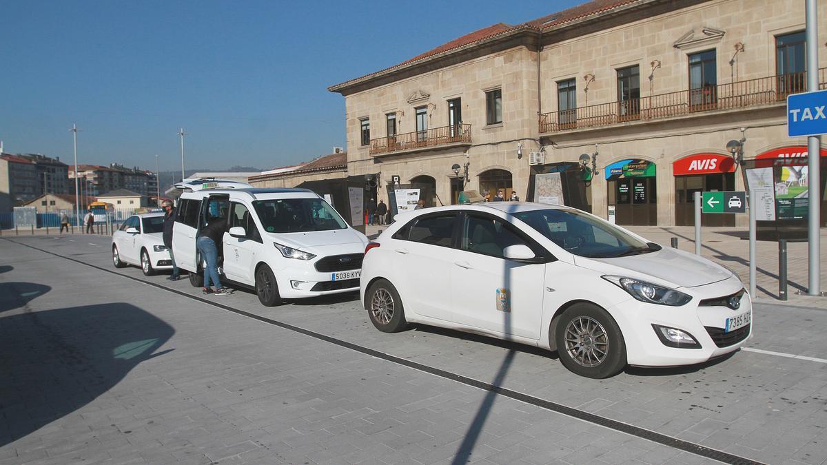 Parada de taxis de la estación intermodal.