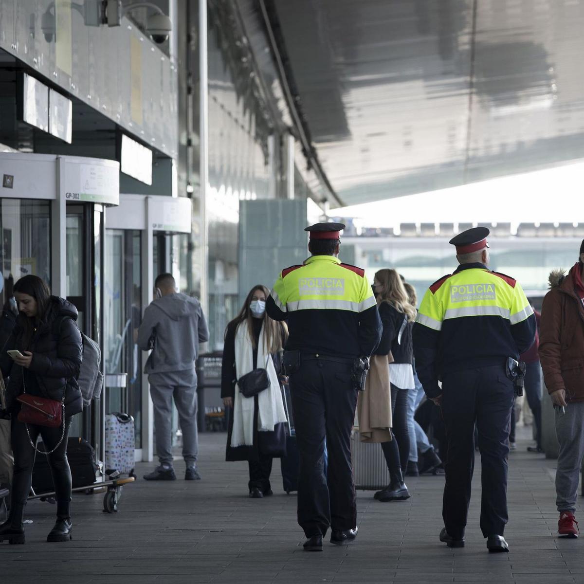 Els Mossos vigilaran en àrees fins ara restringides en ports i aeroports