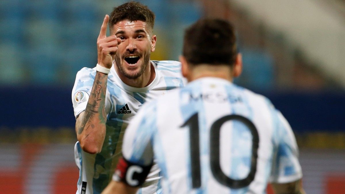 Rodrigo De Paul junto con Leo Messi en un partido con la 'albiceleste'