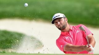 El increíble hoyo de Jon Rahm con la bola tocando el agua | VÍDEO