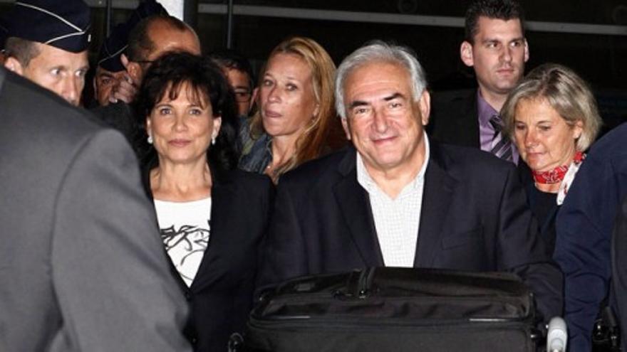 Strauss-Kahn pisa de nuevo suelo francés