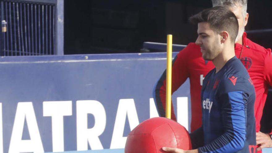 Una imagen de Róber Pier entrenando al margen en el Ciutat de València