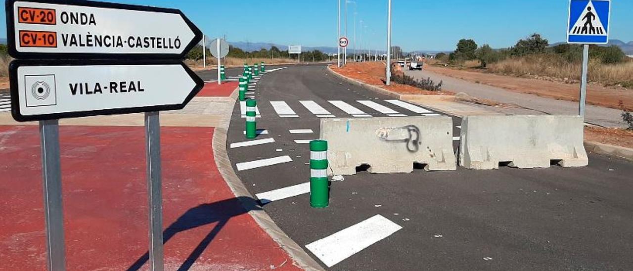 Los operarios de la empresa adjudicataria acometen ahora los últimos trabajos que permitirán abrir al tráfico la ronda suroeste de Vila-real.