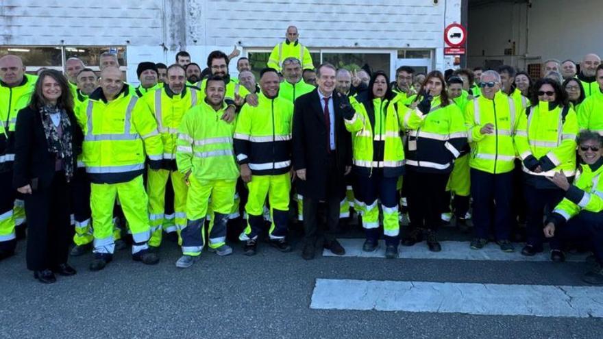 Abel Caballero y Ana María Mejías, con los participantes en el programa Vigo Emprega.