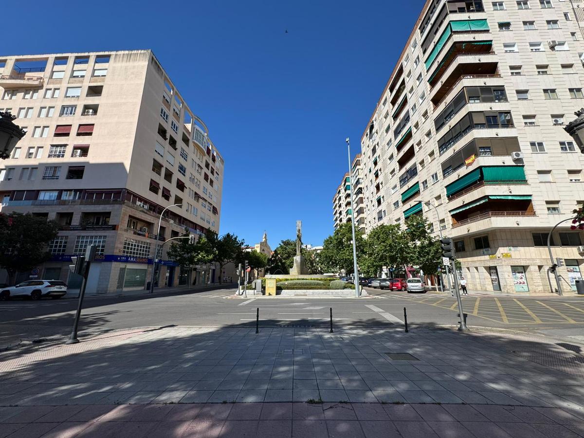 La avenida de Colón con el monumento
