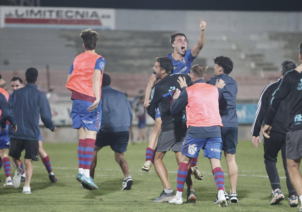 El Poblense celebra su clasificación para la Copa del Rey