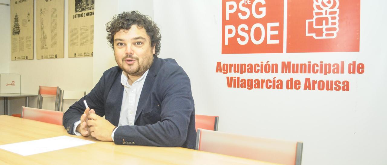 Julio Torrado, en la sede del PSOE de Vilagarcía