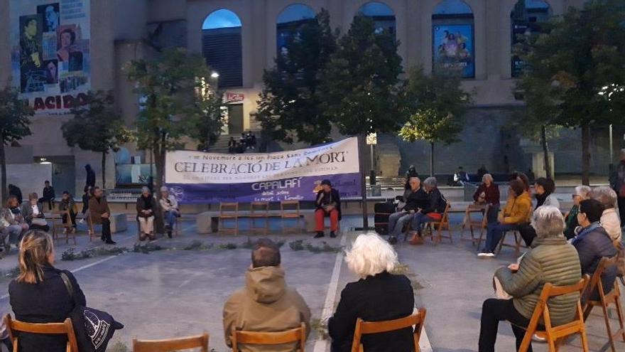 Trobada a la plaça de Sant Domènec per Tots Sants