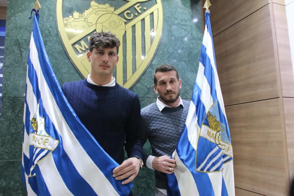 El lateral zurdo y el guardameta, presentados como nuevos jugadores del Málaga CF procedentes del SD Huesca