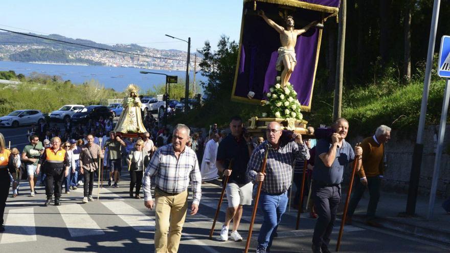 Cientos de fieles convierten Os Remedios en el centro de Tirán