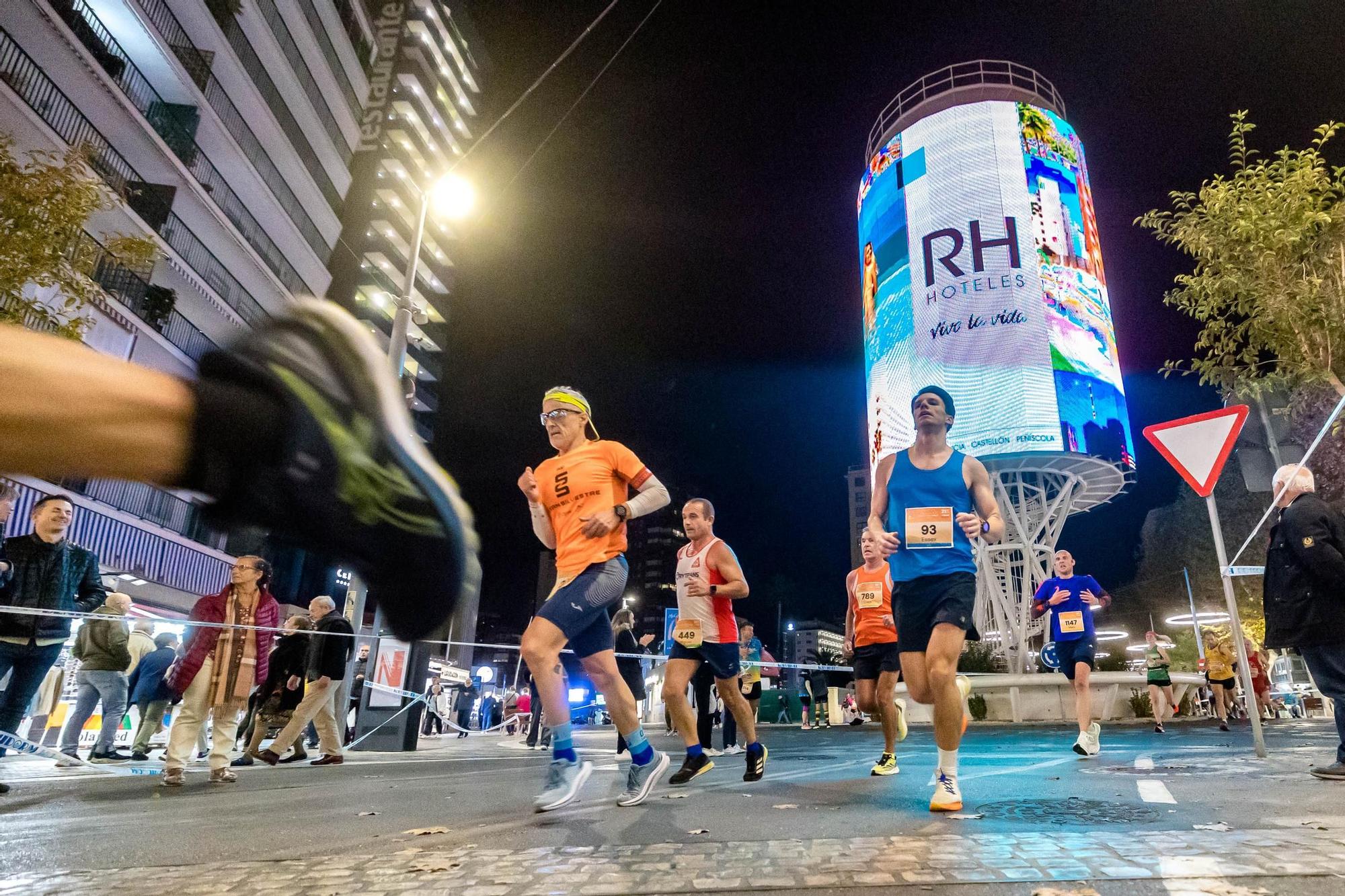 Cerca de 5.000 corredores toman Benidorm.