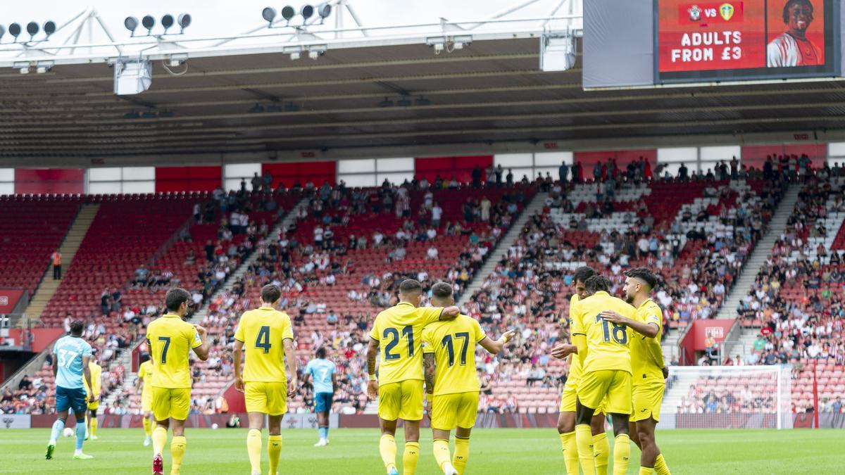 El equipo amarillo celebrando uno de los goles de la pretemporada