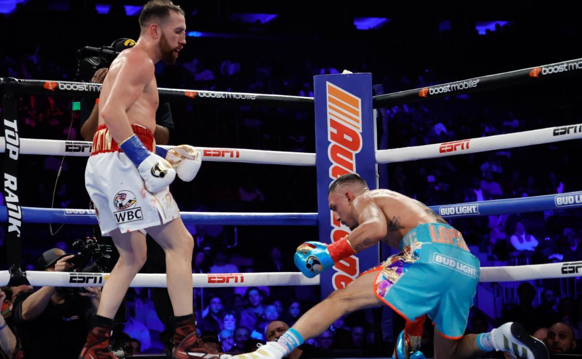 Sandor tiró a Teófimo López en el Madison... pero le 'robaron' el combate