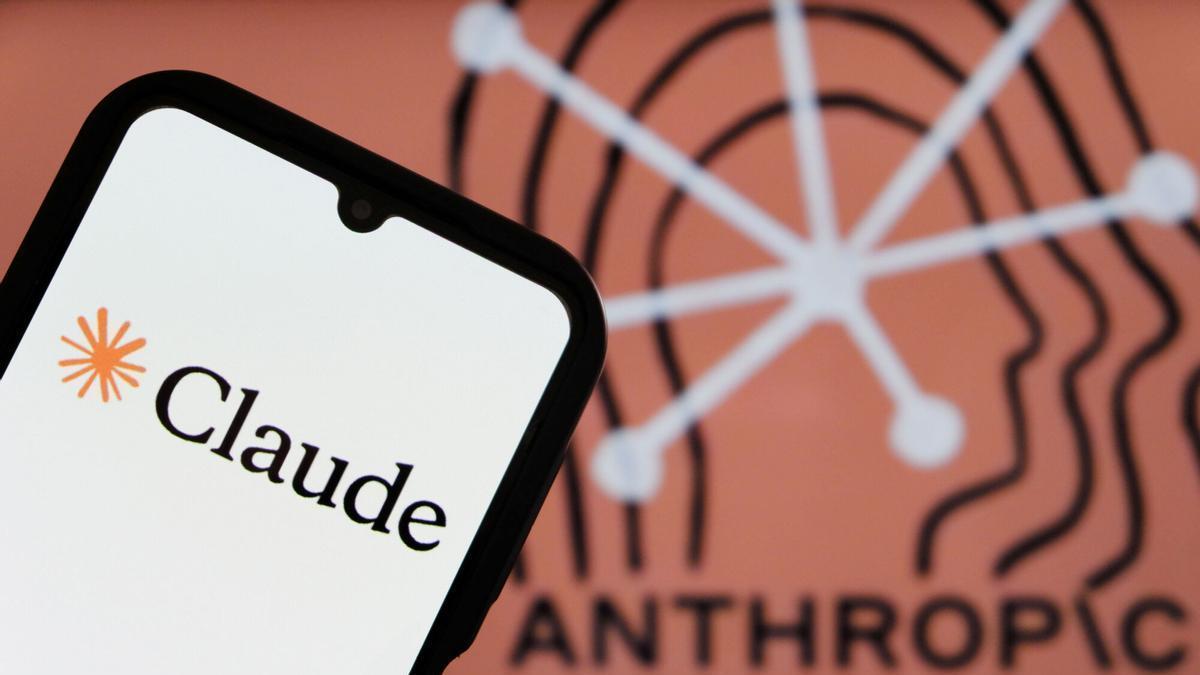 INTELIGENCIA ARTIFICIAL | Claude, la IA de Anthropic, sufre una caída mundial tras el veto militar de Trump