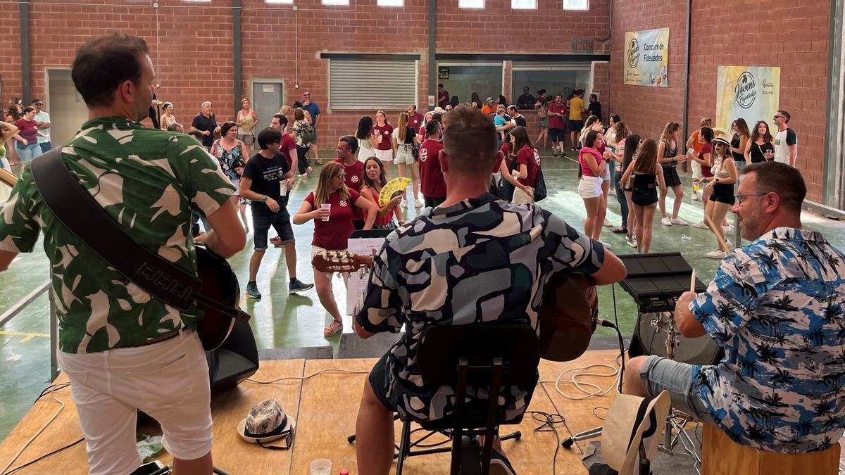 El grupo Jarabe de Rumba amenizó la tarde con su flamenco.